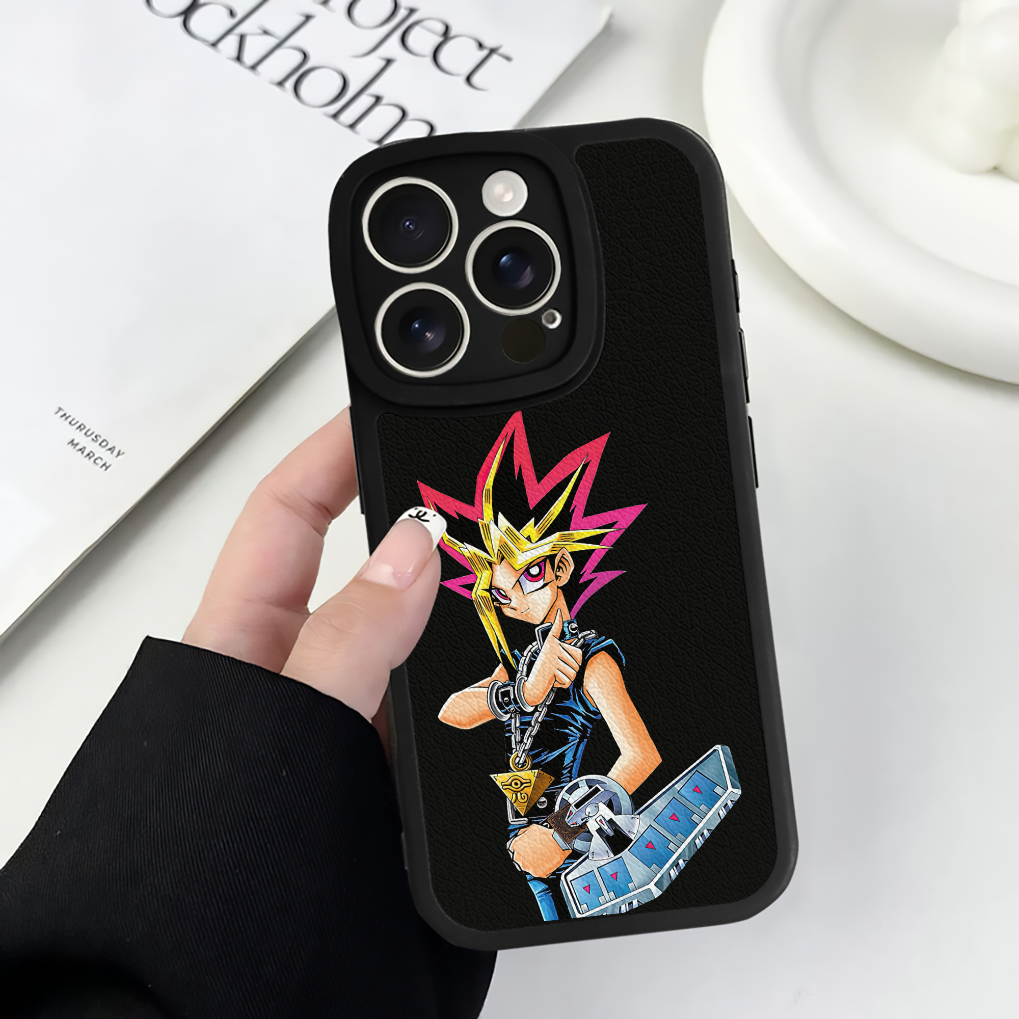 遊☆戯☆王 Yu-Gi-Oh! 【iPhone 16シリーズ対応】シリコンスマホケース（レザー調） 材質：シリコン